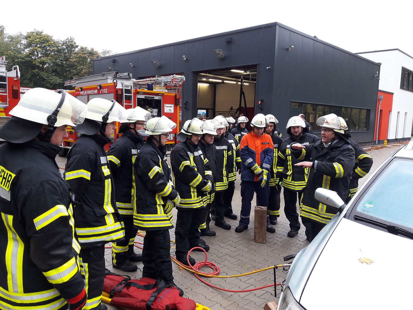 Feuerwehr Voerde: Abgeschlossene Grundausbildung 2017