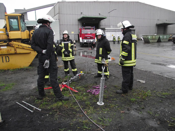 Feuerwehr Voerde: Abgeschlossene Grundausbildung 2017